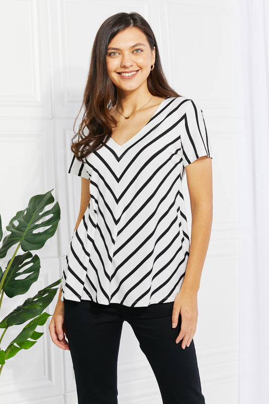 Yelete Casual Living Full Size Chevron Stripe V-Neck Tee